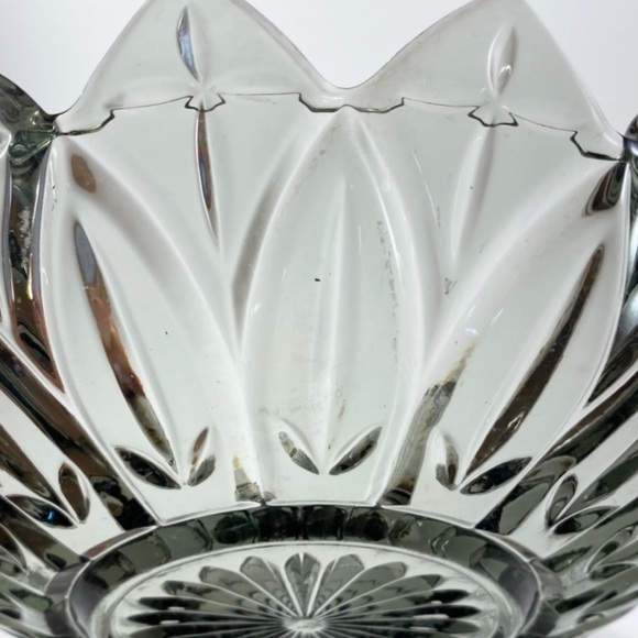 Vintage smoky gray glass sunburst bowl - Picture 6 of 9